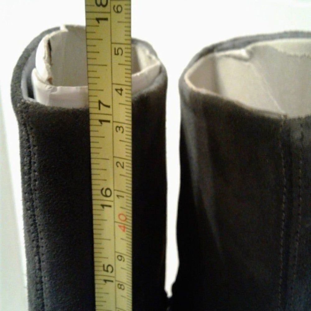 UGG Australia Women's 6.5M Tall Leather Boot - Picture 10 of 12